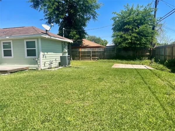 $2,100 | 7953 Turquoise Lane, Houston, TX 77055