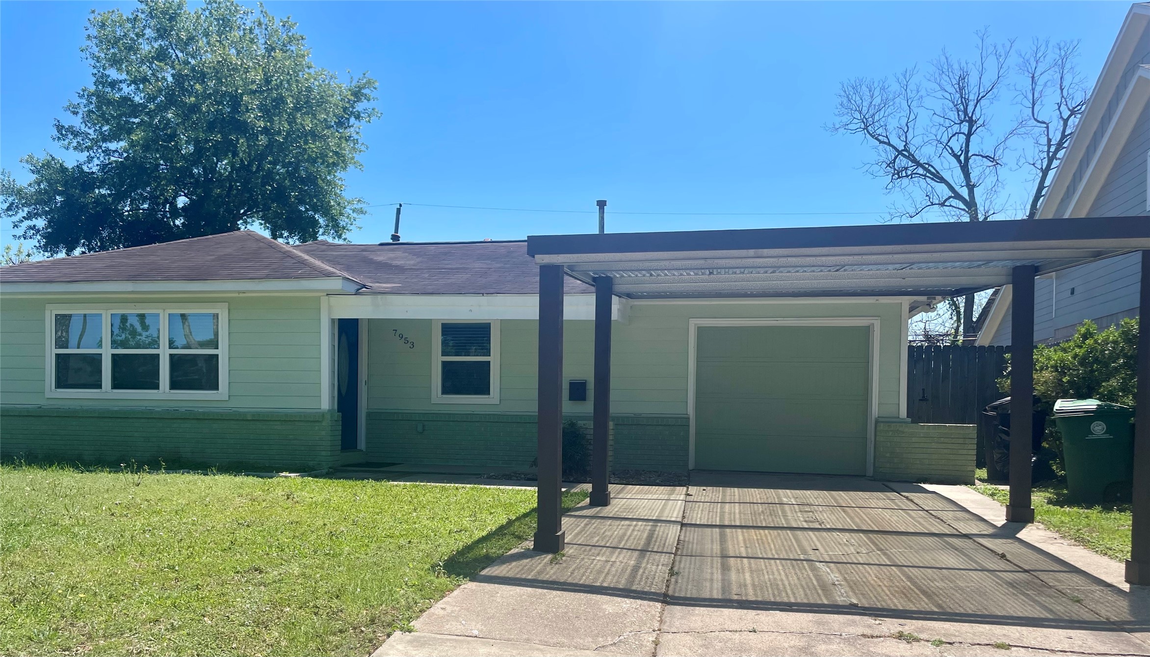 7953 Turquoise Lane Houston, TX 77055 - Photo 3 of 17 Another view of front