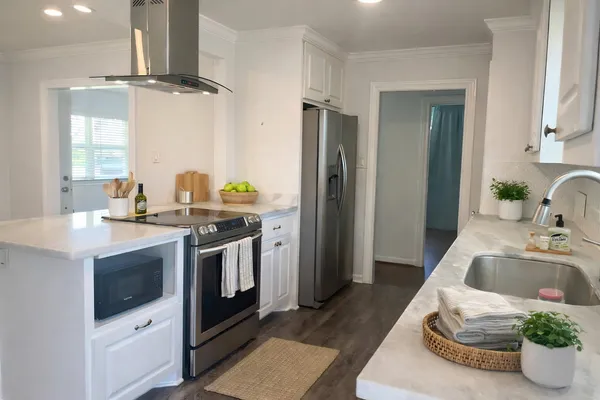 $2,100 | 7953 Turquoise Lane, Houston, TX 77055