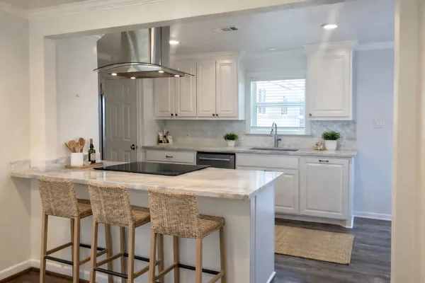 $2,100 | 7953 Turquoise Lane, Houston, TX 77055