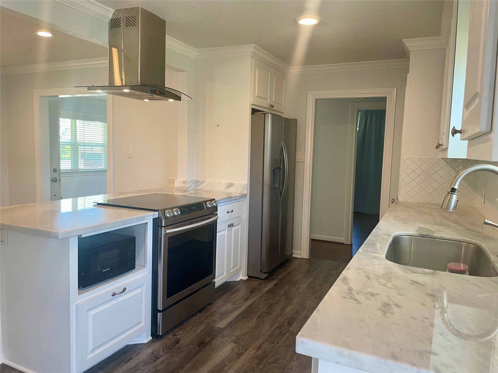 7953 Turquoise Lane Houston, TX 77055 - Photo 7 of 17 Kitchen has all appliances, granite countertops