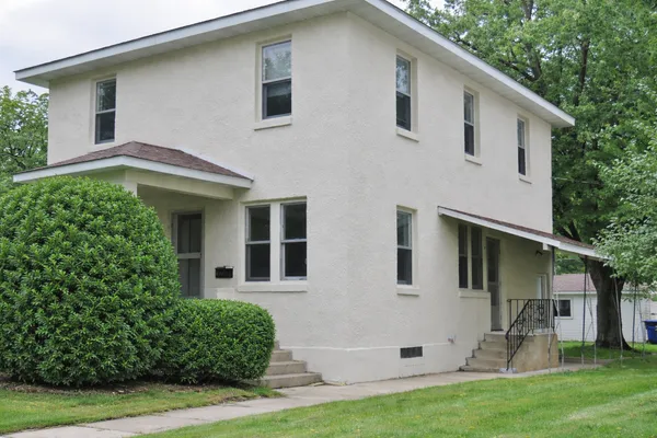 $1,725 | 206 19 1/2 Avenue North, St. Cloud, MN 56303