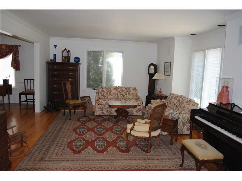 161 Shadow Ridge Drive Pittsburgh, PA 15238 - Photo 5 of 25 Living Room.