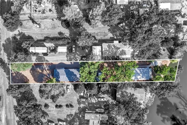 a black and white photo of a room