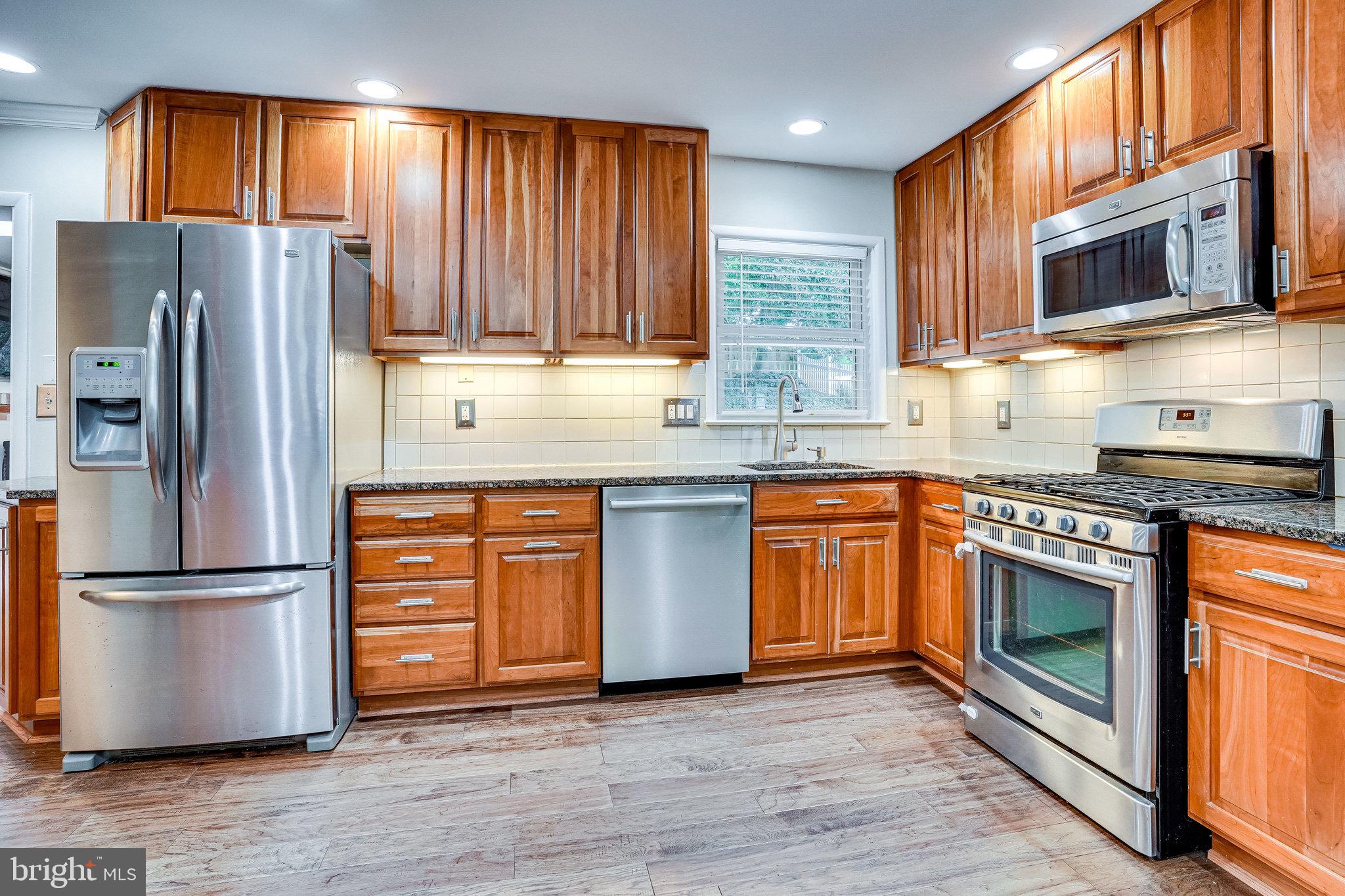 8617 Kerry Lane Springfield, VA 22152 - Photo 15 of 59 Stainless Steel Appliances!