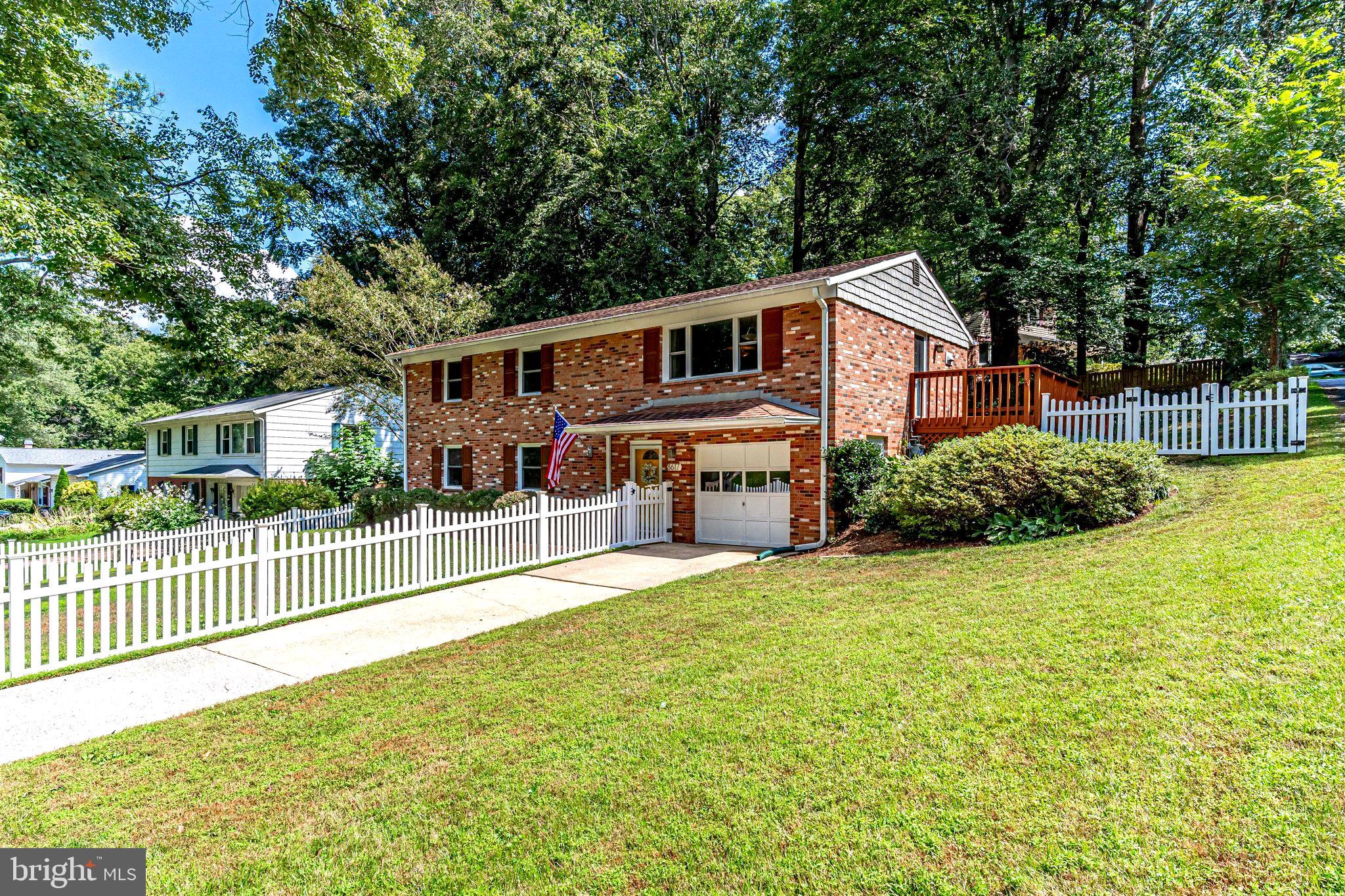 .25 Acre Lot with Picket Fence