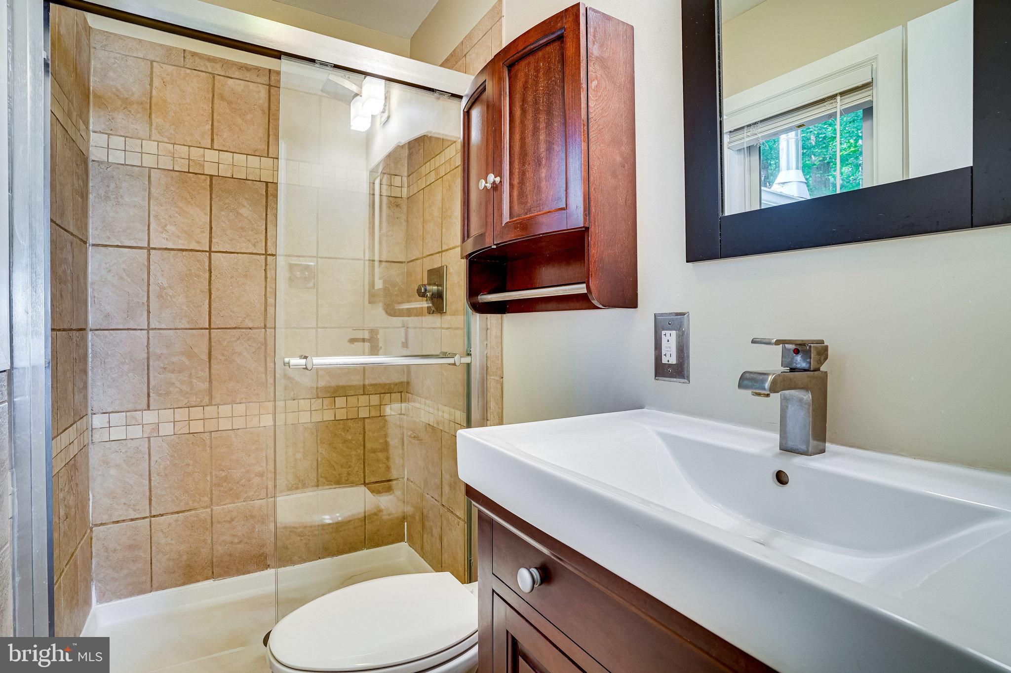 8617 Kerry Lane Springfield, VA 22152 - Photo 29 of 59 Updated Primary Full Bathroom