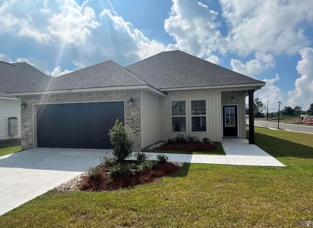 $248,195 | 2165 Taylor Drive, Port Allen, LA 70767