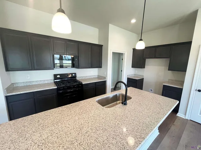 $248,190 | 2165 Taylor Drive, Port Allen, LA 70767