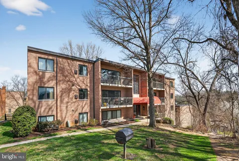 $325,000 | 3210 South 28th Street, Unit 402, Alexandria, VA 22302