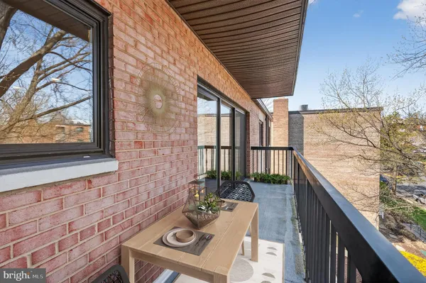 $325,000 | 3210 South 28th Street, Unit 402, Alexandria, VA 22302