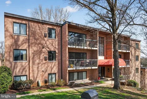 $325,000 | 3210 South 28th Street, Unit 402, Alexandria, VA 22302