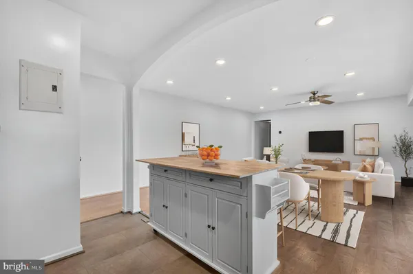 $325,000 | 3210 South 28th Street, Unit 402, Alexandria, VA 22302