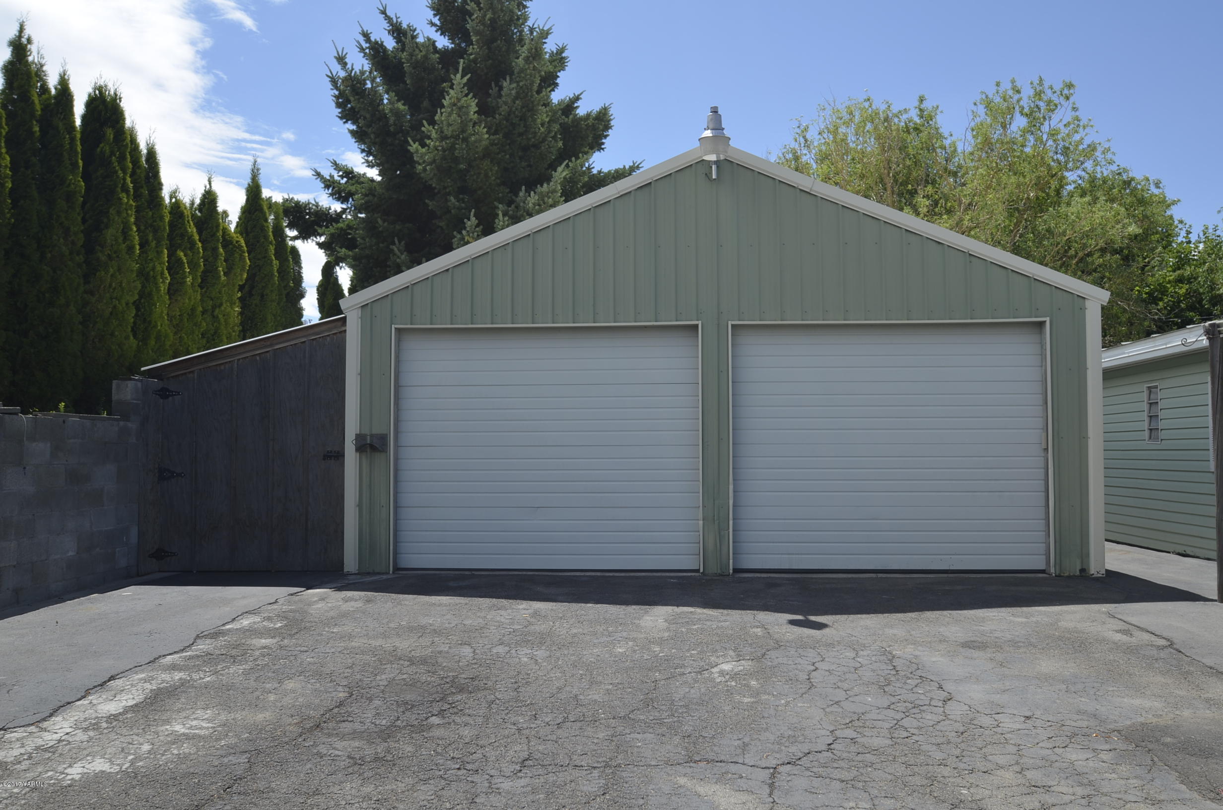 13206 Summitview Ext Road Yakima, WA 98908 - Photo 16 of 29 a front view of house