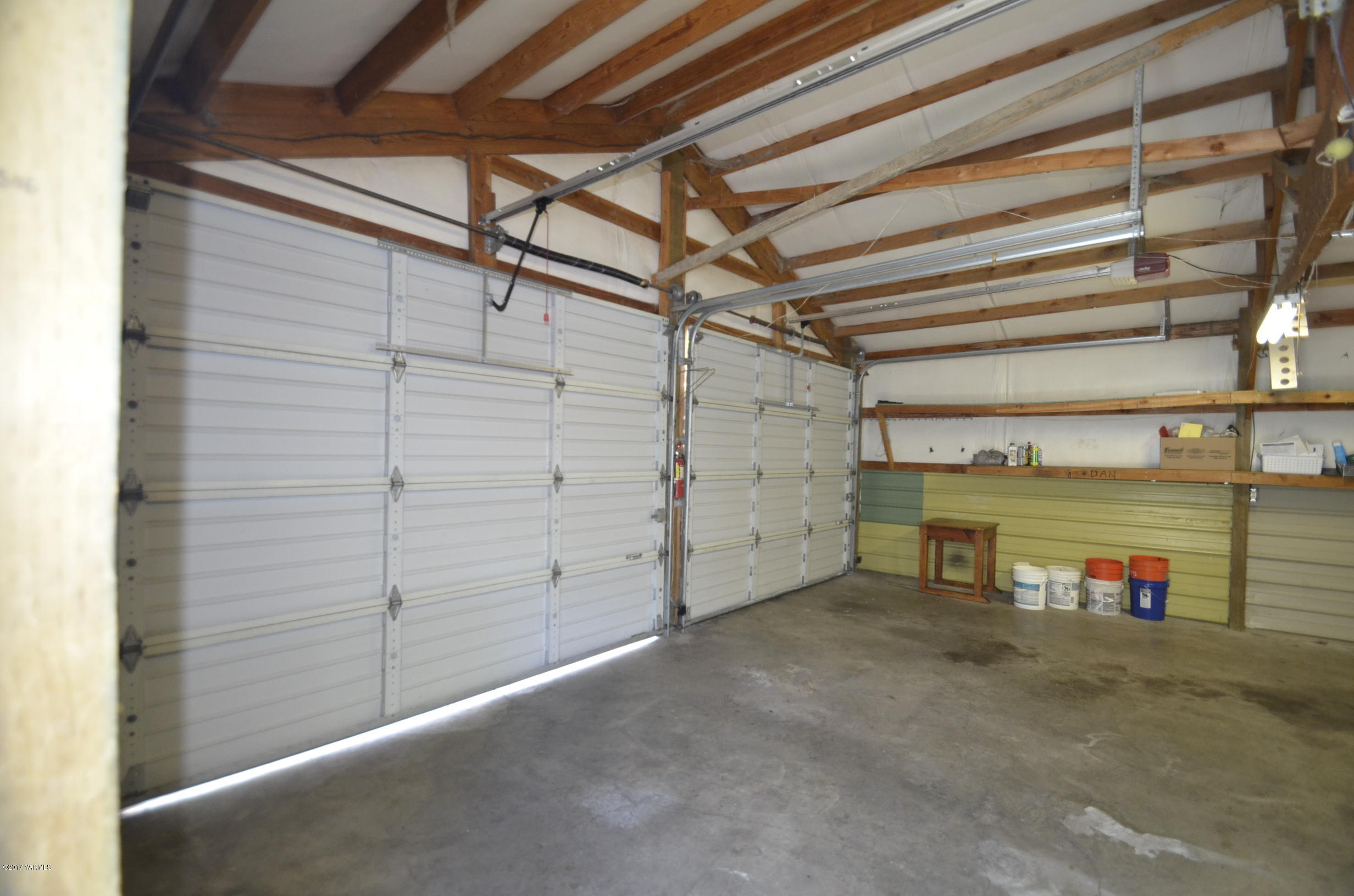 13206 Summitview Ext Road Yakima, WA 98908 - Photo 18 of 29 a view of a garage