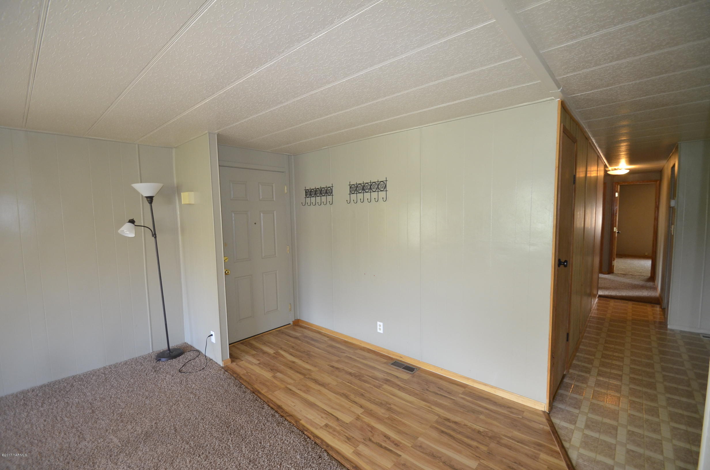 13206 Summitview Ext Road Yakima, WA 98908 - Photo 4 of 29 a view of empty room