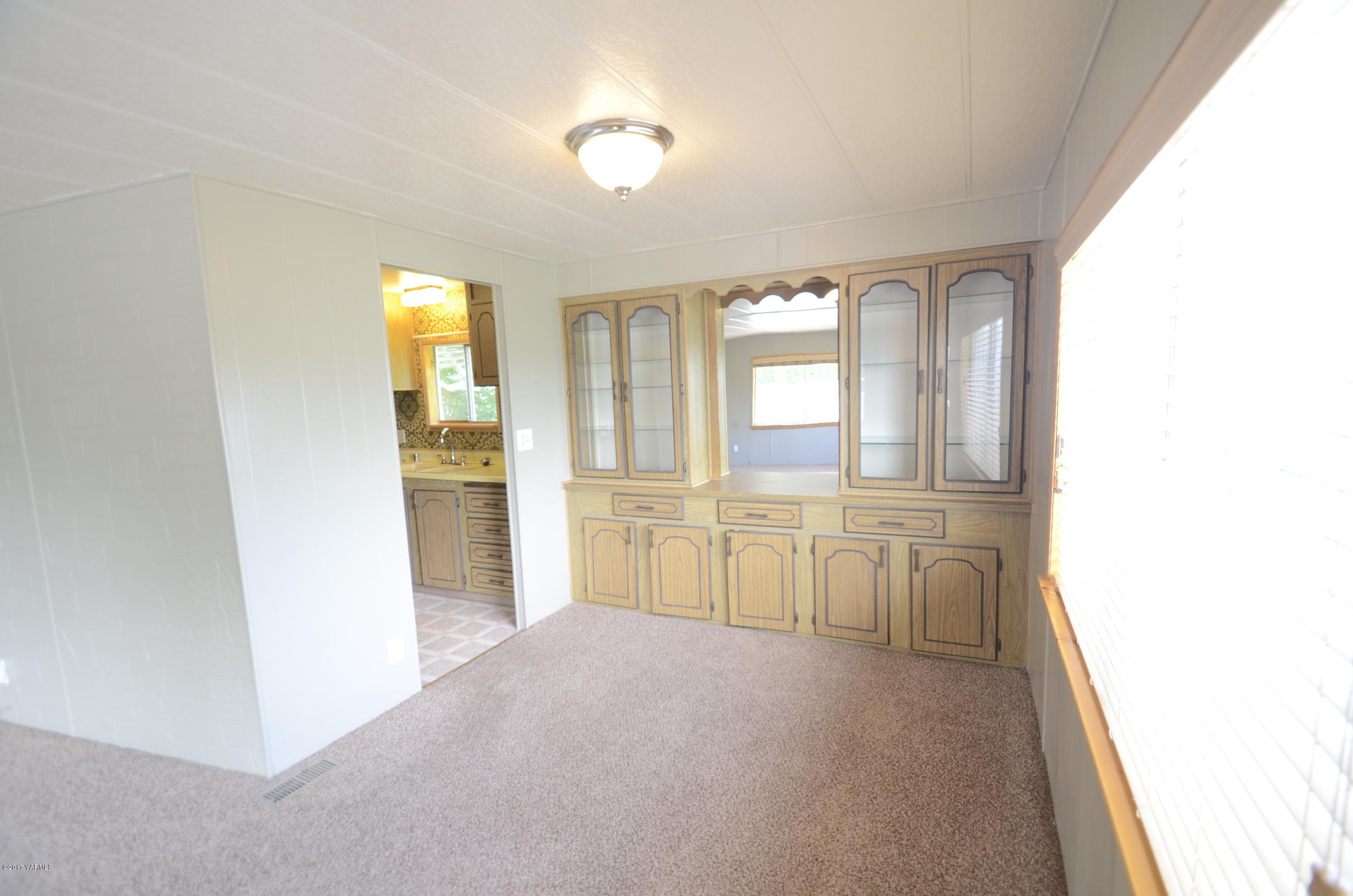 13206 Summitview Ext Road Yakima, WA 98908 - Photo 6 of 29 a view of an empty room with window and kitchen view