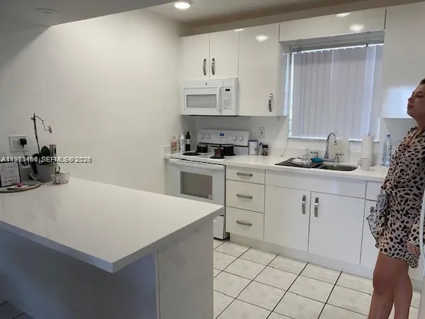 $2,000 | 201 178th Drive, Unit 533, Sunny Isles Beach, FL 33160