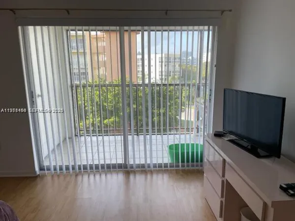 $2,000 | 201 178th Drive, Unit 533, Sunny Isles Beach, FL 33160