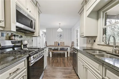 $320,000 | 243 Hurt Drive Southeast, Smyrna, GA 30082