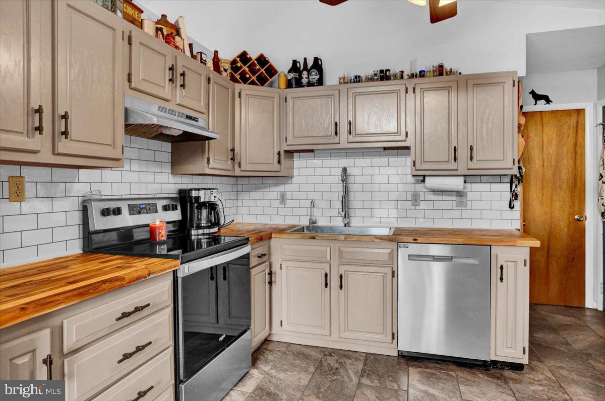 1522 Golf Course Road Birdsboro, PA 19508 - Photo 17 of 36 Kitchen