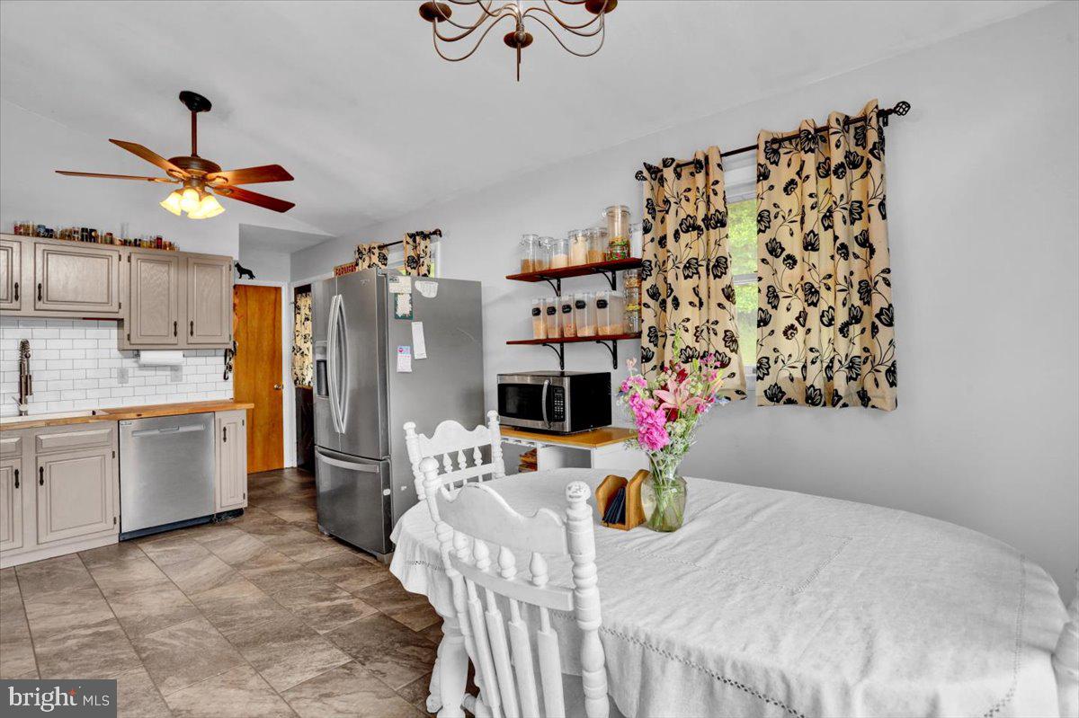 1522 Golf Course Road Birdsboro, PA 19508 - Photo 19 of 36 Dining Area