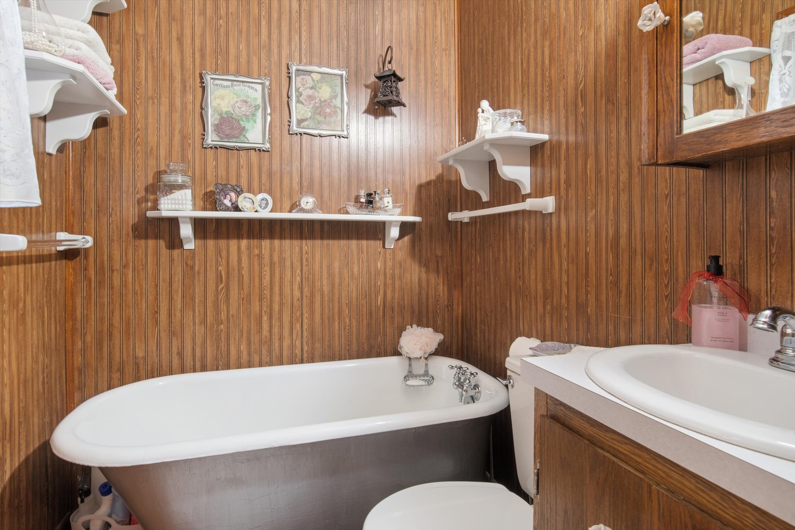 628 East Main Street Morris, IL 60450 - Photo 11 of 32 a bathroom with a sink and a toilet