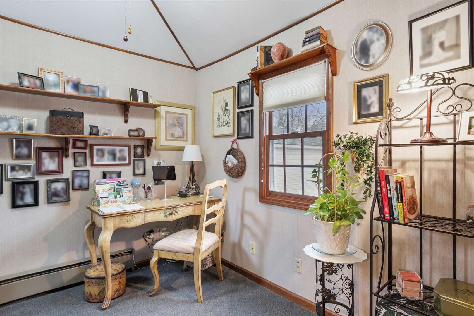 628 East Main Street Morris, IL 60450 - Photo 15 of 32 a dining room with furniture and a potted plant