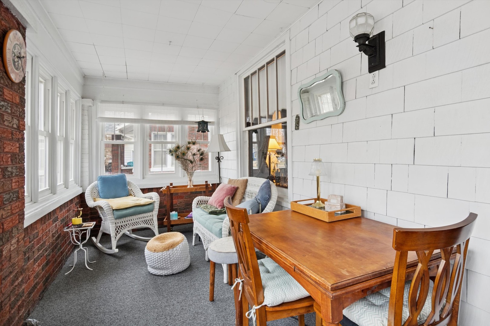 628 East Main Street Morris, IL 60450 - Photo 2 of 32 a dining room with furniture and a chandelier
