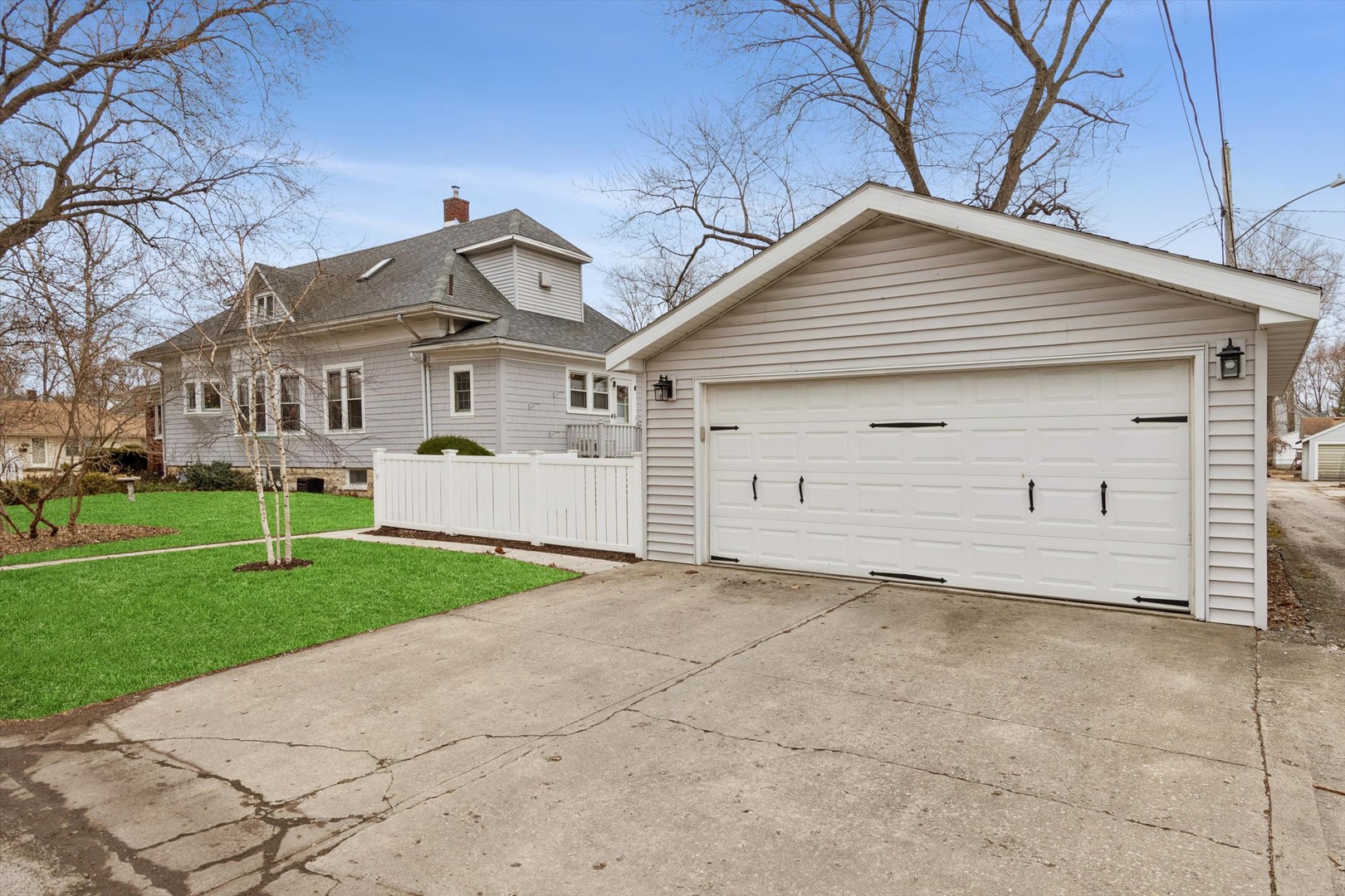 628 East Main Street Morris, IL 60450 - Photo 26 of 32 a view of a house with a yard and large tree