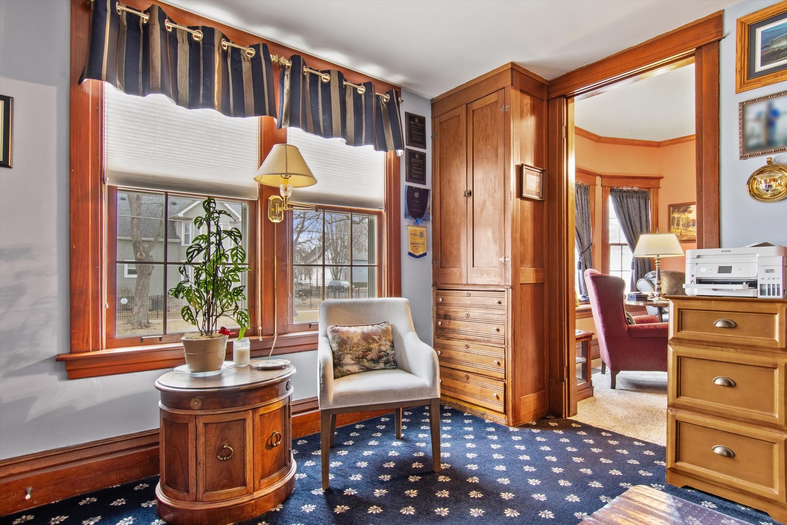 628 East Main Street Morris, IL 60450 - Photo 9 of 32 a living room with furniture a window and a potted plant