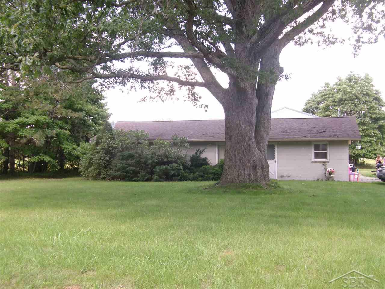 5274 West Gary Road Chesaning, MI 48616 - Photo 6 of 12 31308216-5.JPG