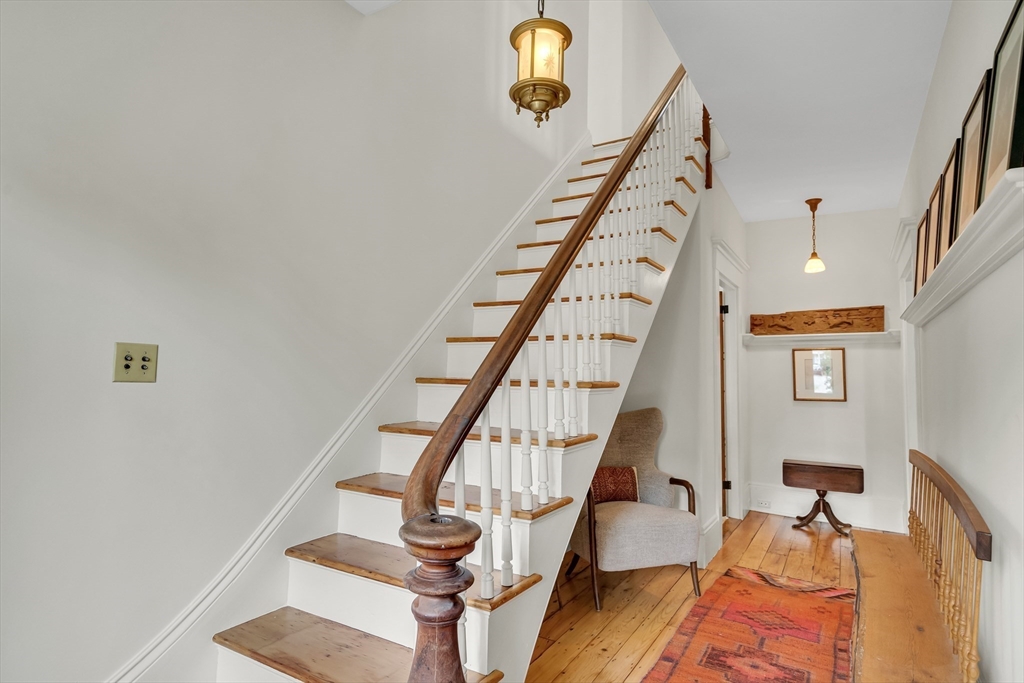 39 Green Street Watertown, MA 02472 - Photo 3 of 29