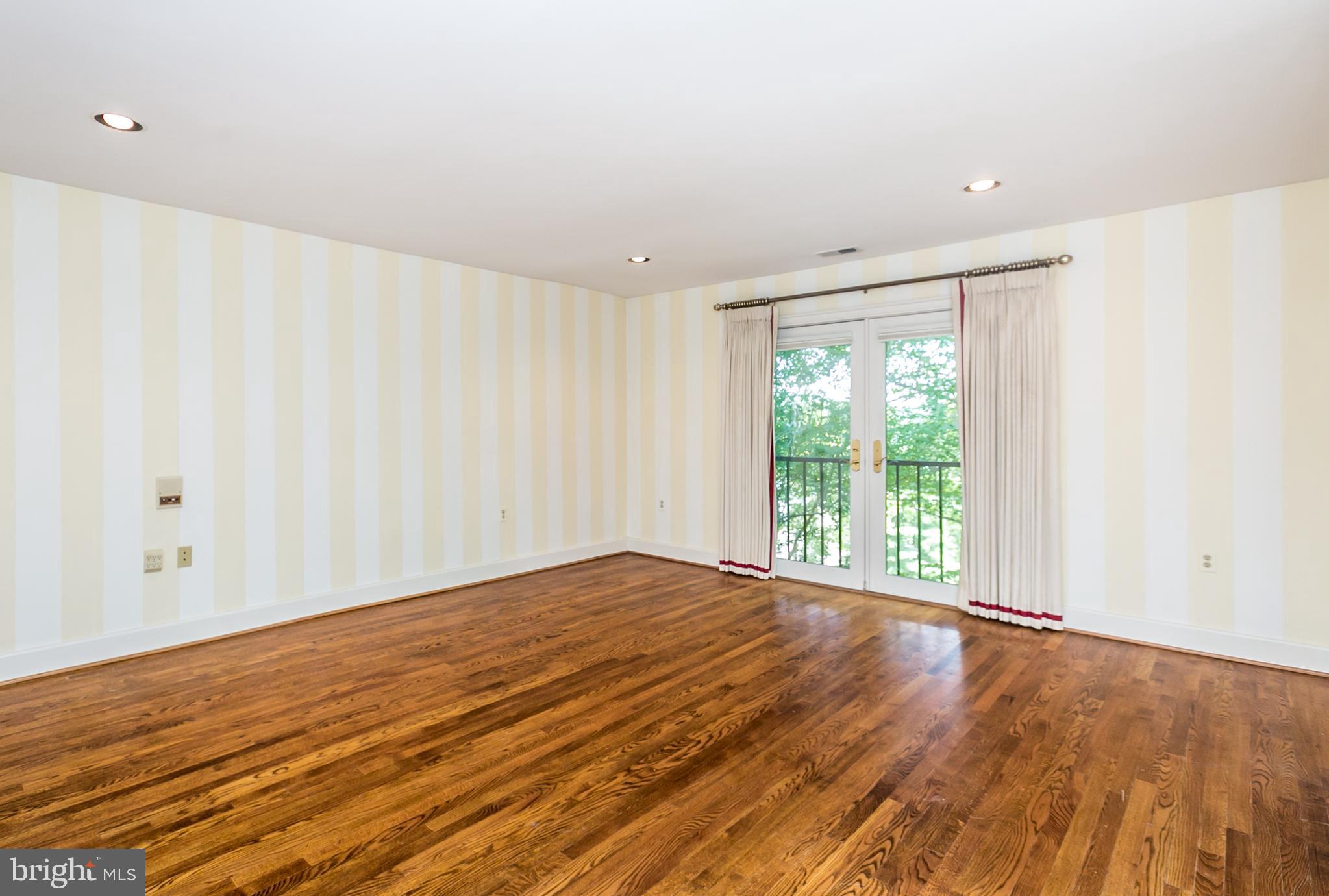 5 Roland Mews Baltimore, MD 21210 - Photo 22 of 51 Upper 1 Master bedroom