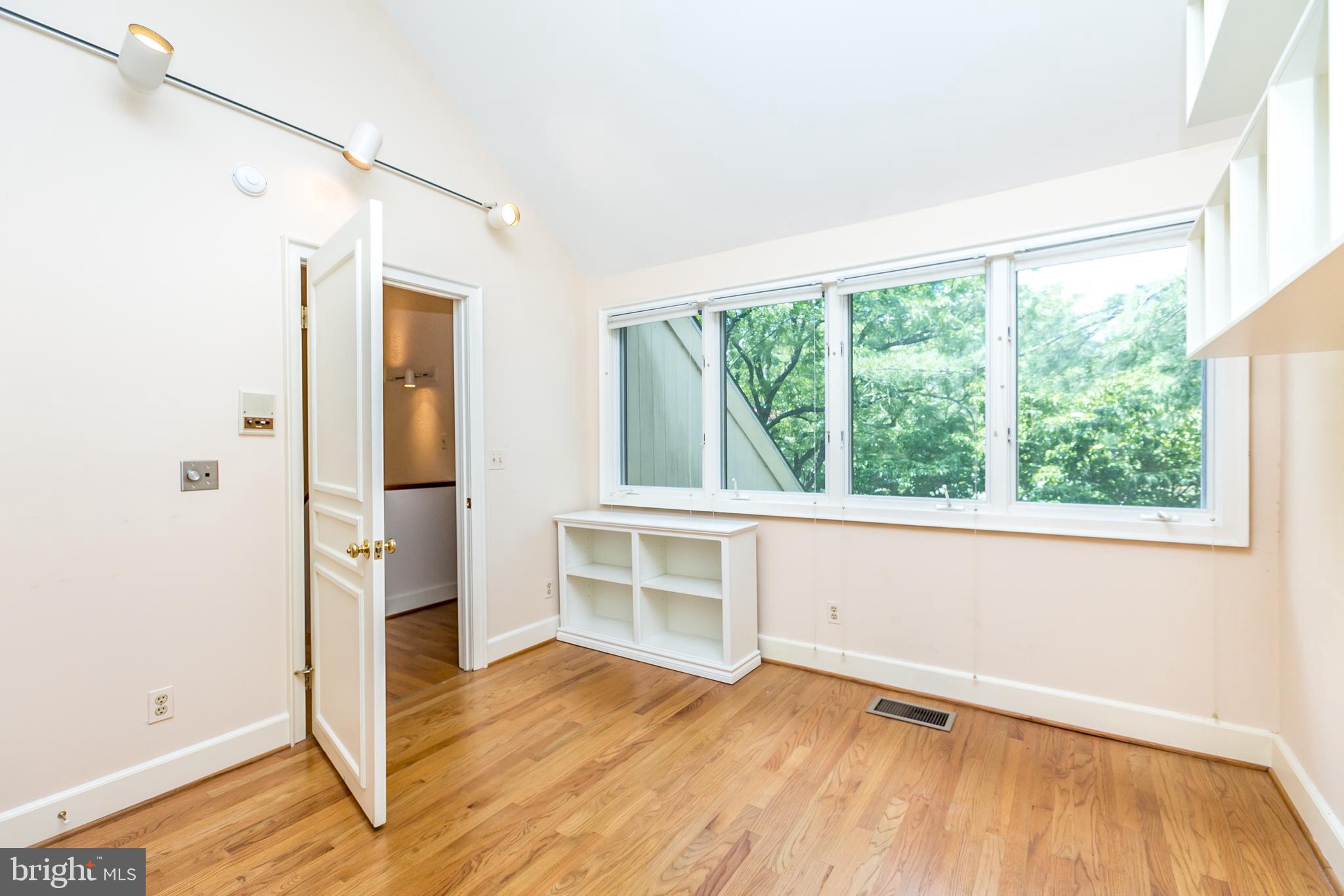 5 Roland Mews Baltimore, MD 21210 - Photo 40 of 51 Upper 2 bedroom #4