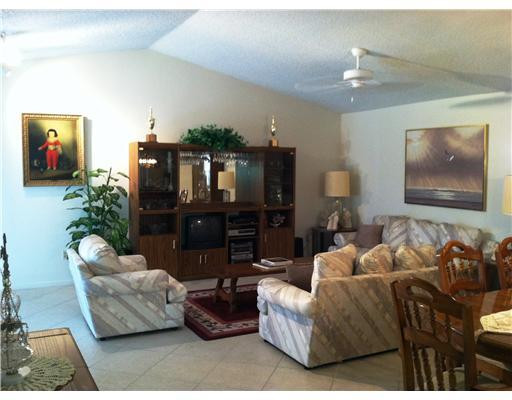 23446 Barlake Drive, Unit 23446 Boca Raton, FL 33433 - Photo 3 of 25 Living Room