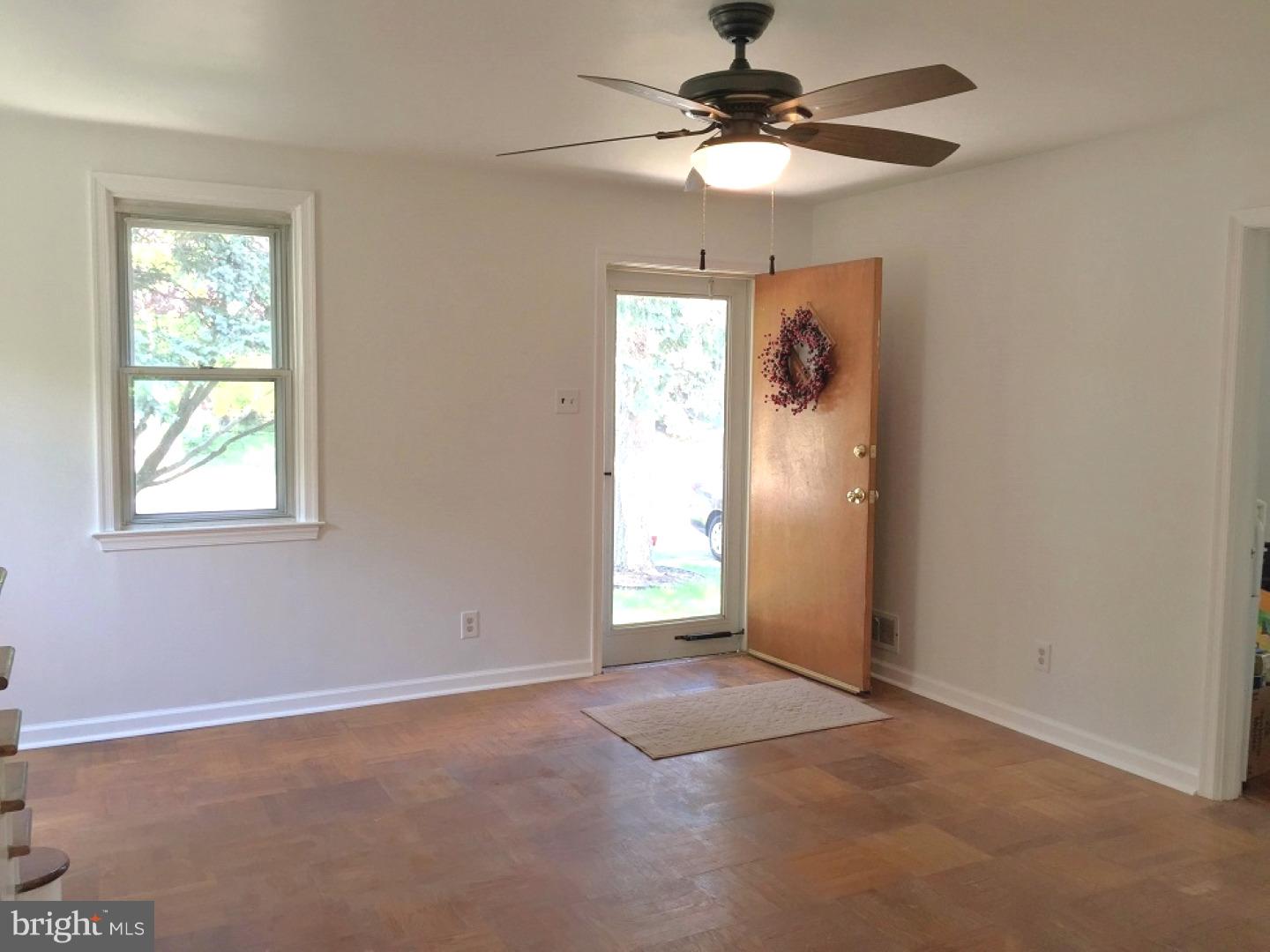 2525 Dutton Mill Road Aston, PA 19014 - Photo 3 of 16 Living Room