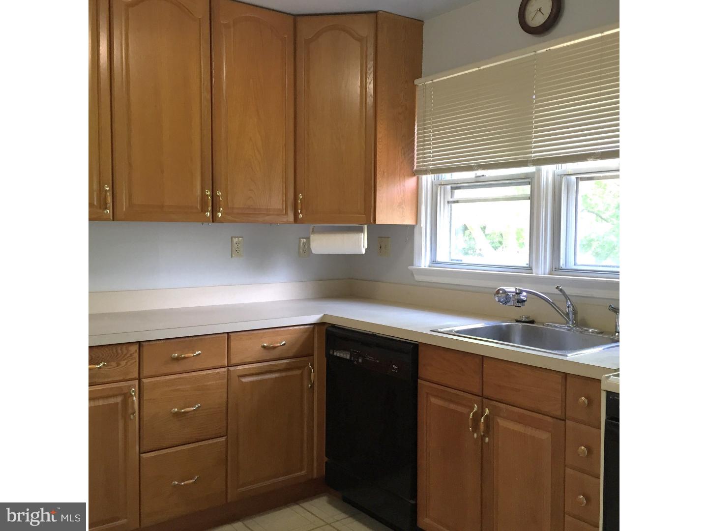 2525 Dutton Mill Road Aston, PA 19014 - Photo 5 of 16 Kitchen