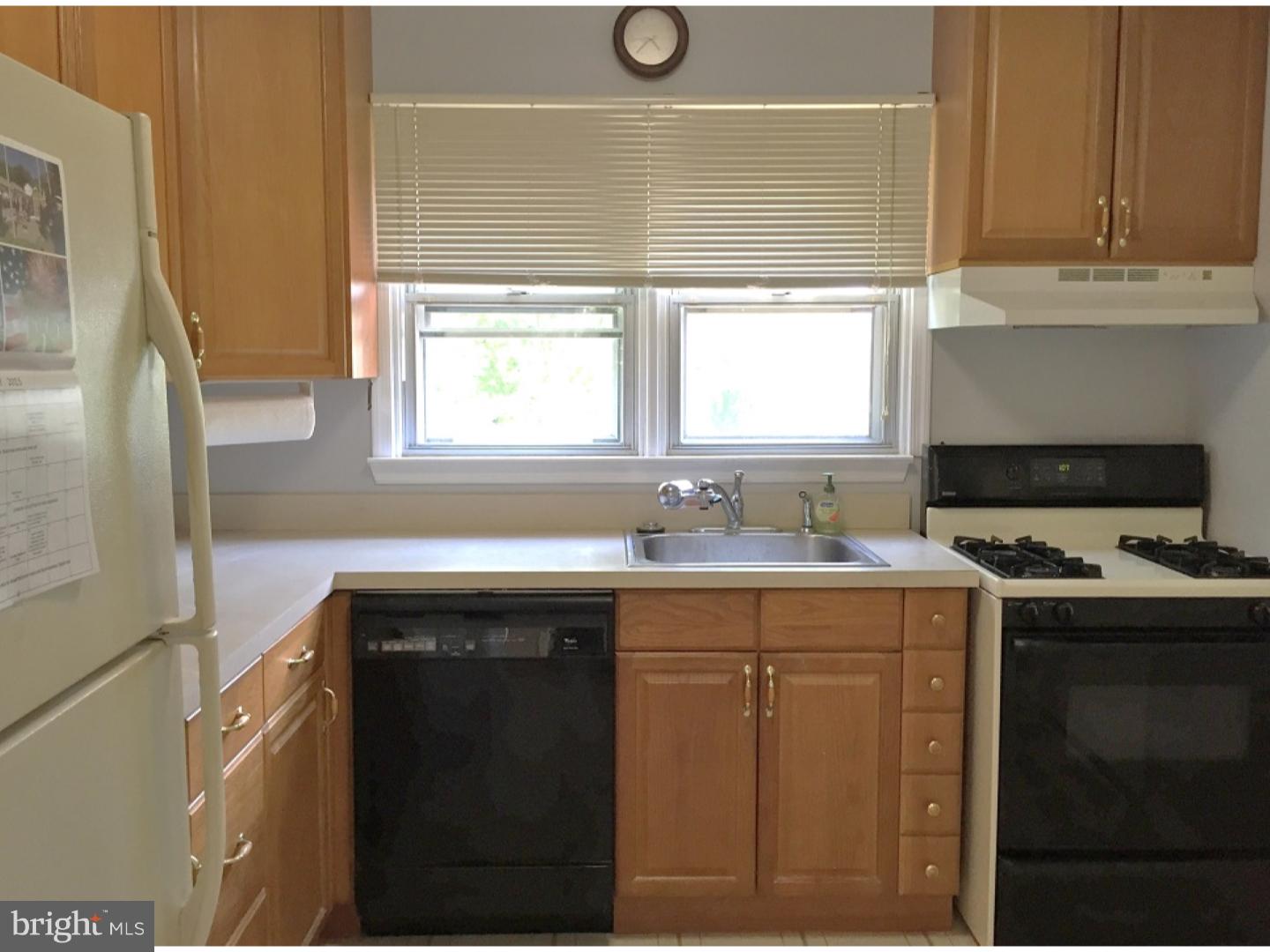 2525 Dutton Mill Road Aston, PA 19014 - Photo 6 of 16 Kitchen