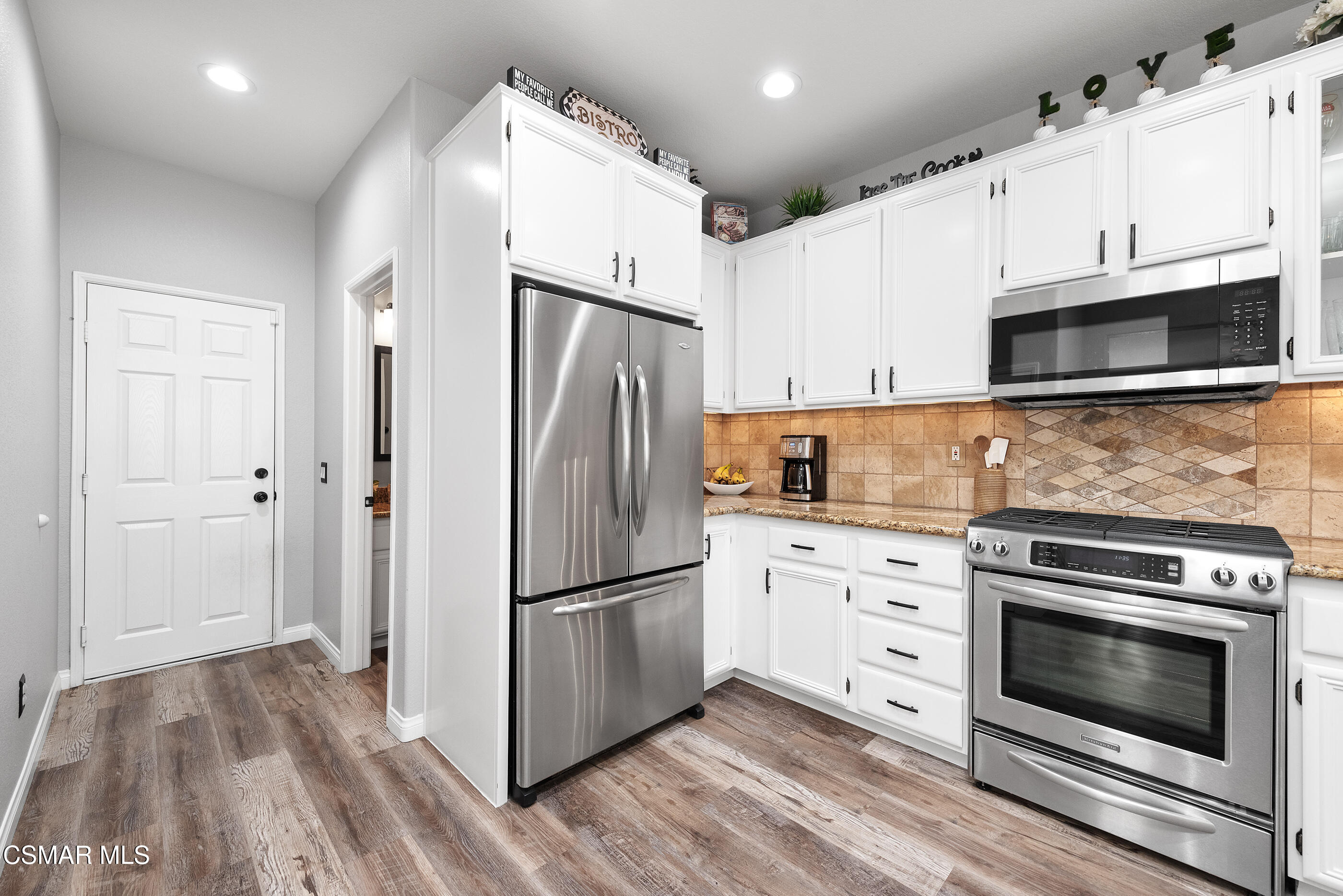 1958 Blazewood Street Simi Valley, CA 93063 - Photo 16 of 51 1958 Blazewood St Simi Valley-17