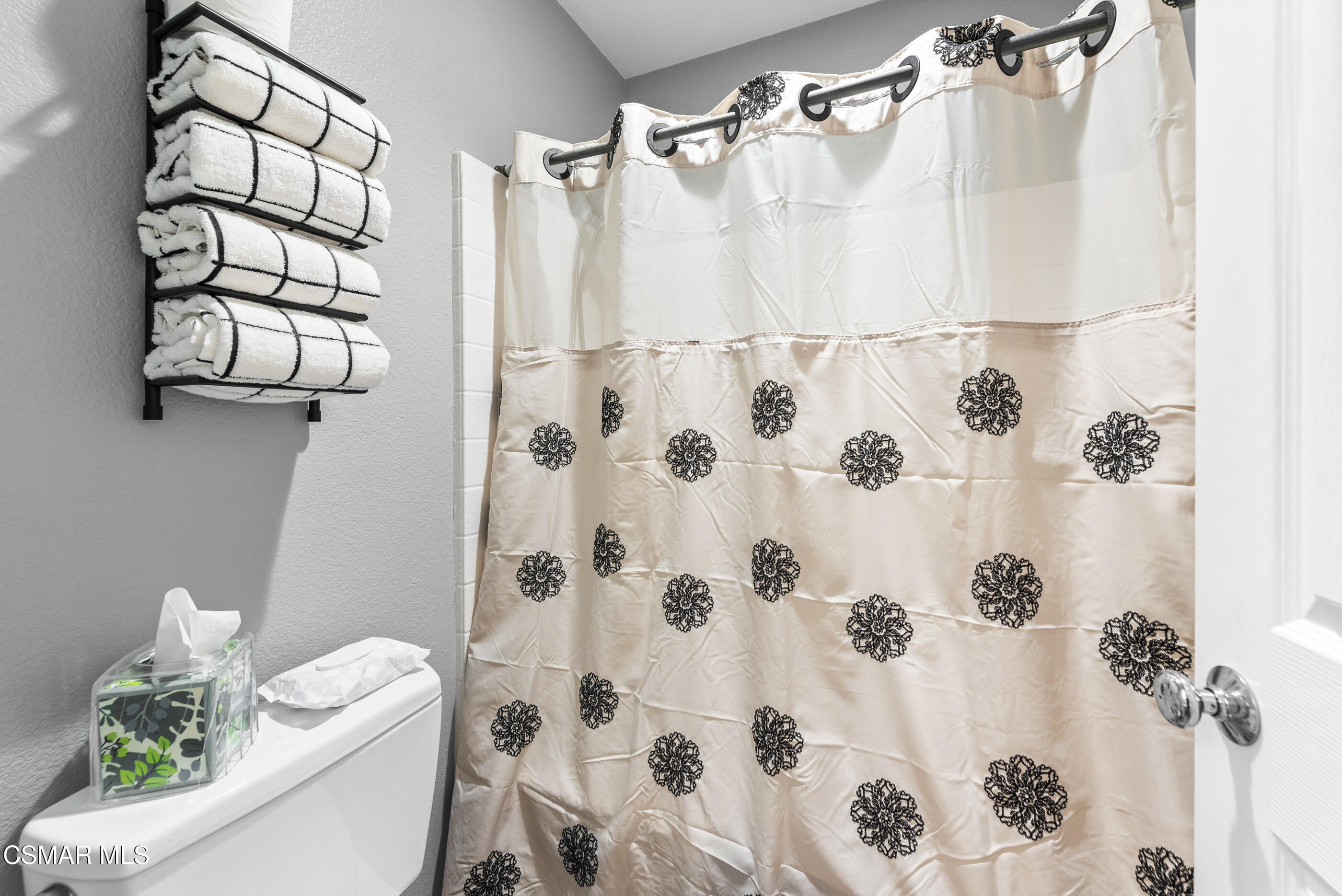 1958 Blazewood Street Simi Valley, CA 93063 - Photo 20 of 51 1958 Blazewood St Simi Valley-21