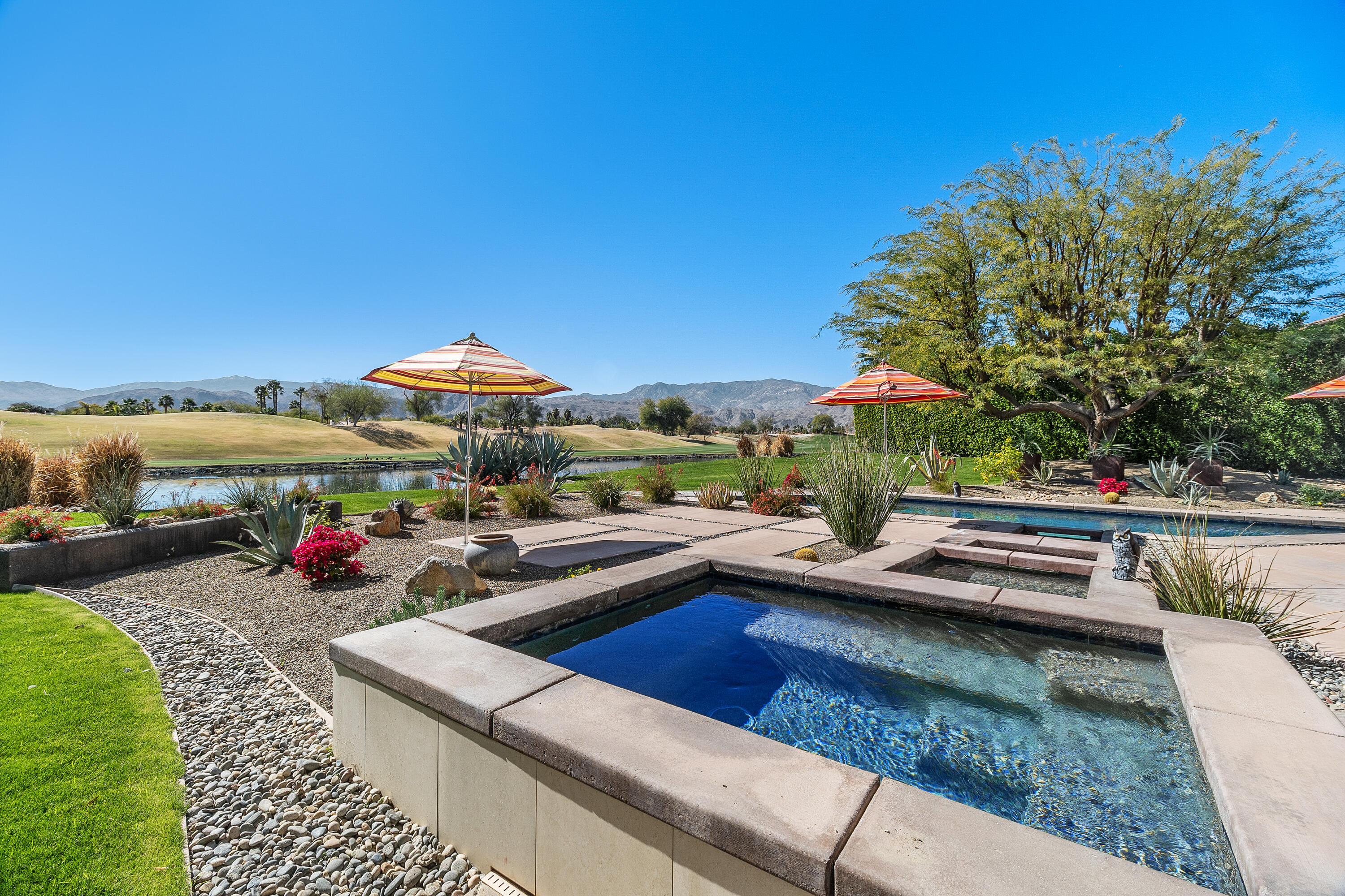 81 Royal St Georges Way Rancho Mirage, CA 92270 - Photo 14 of 59 35_11681612_177120_177120-EI-135