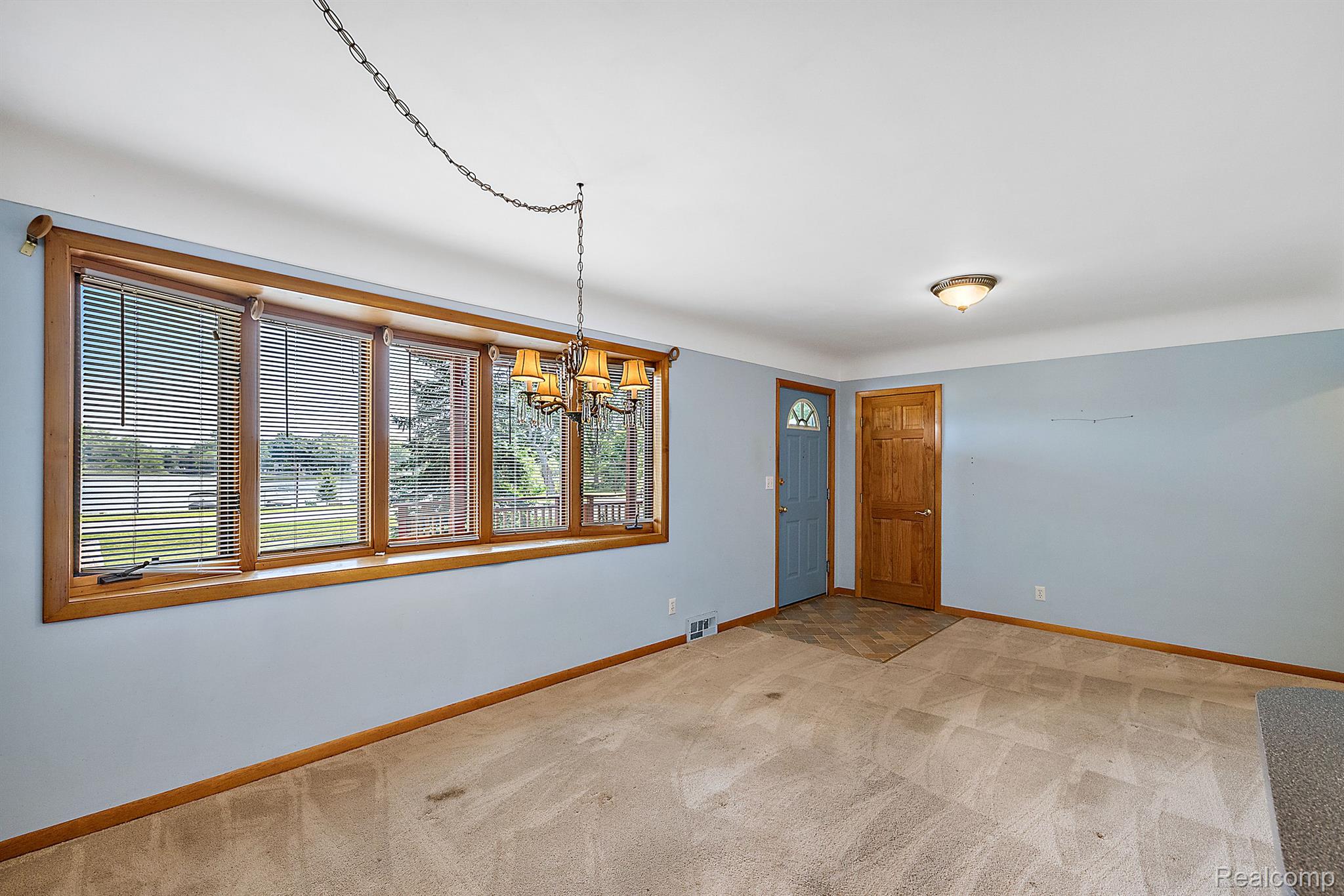 176 Crescent Road Waterford, MI 48327 - Photo 11 of 61 Great space for big get togethers