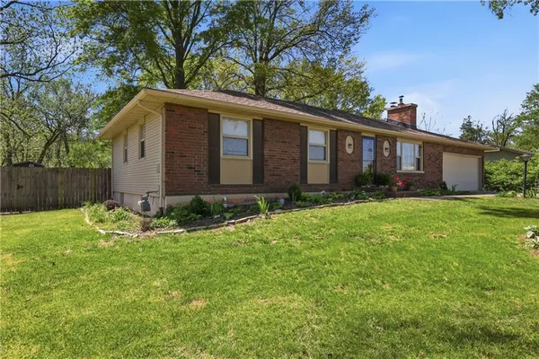 $224,900 | 18301 East Truman Road, Independence, MO 64056