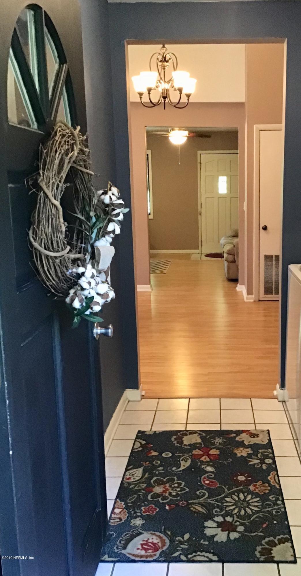 45108 R Jones Road Callahan, FL 32011 - Photo 2 of 20 a view of a hallway