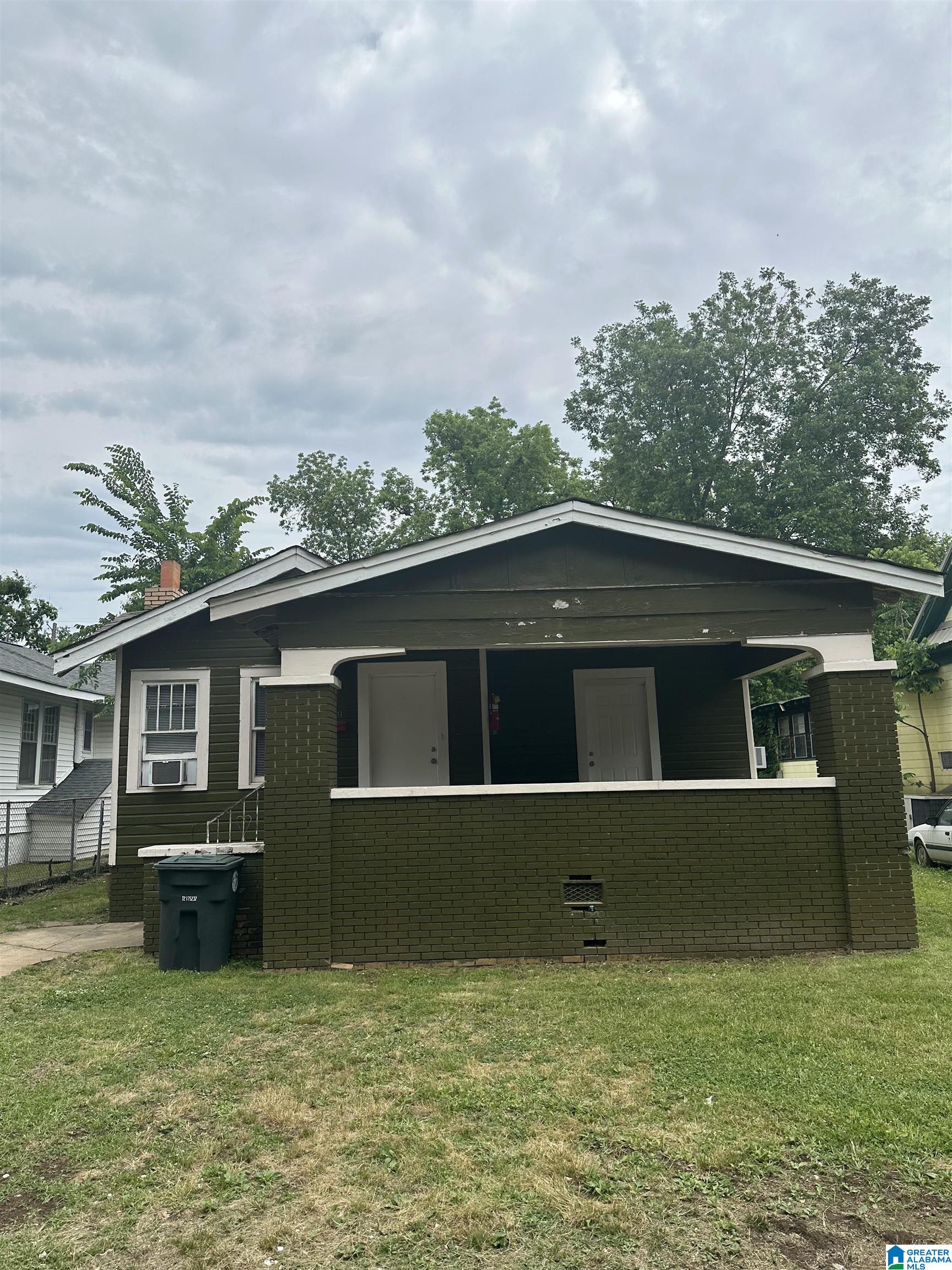 529 Fulton Avenue Southwest Birmingham, AL 35211 - Photo 2 of 17