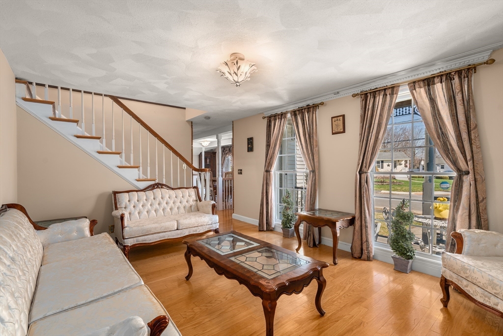 113 Temple Road Waltham, MA 02452 - Photo 7 of 35