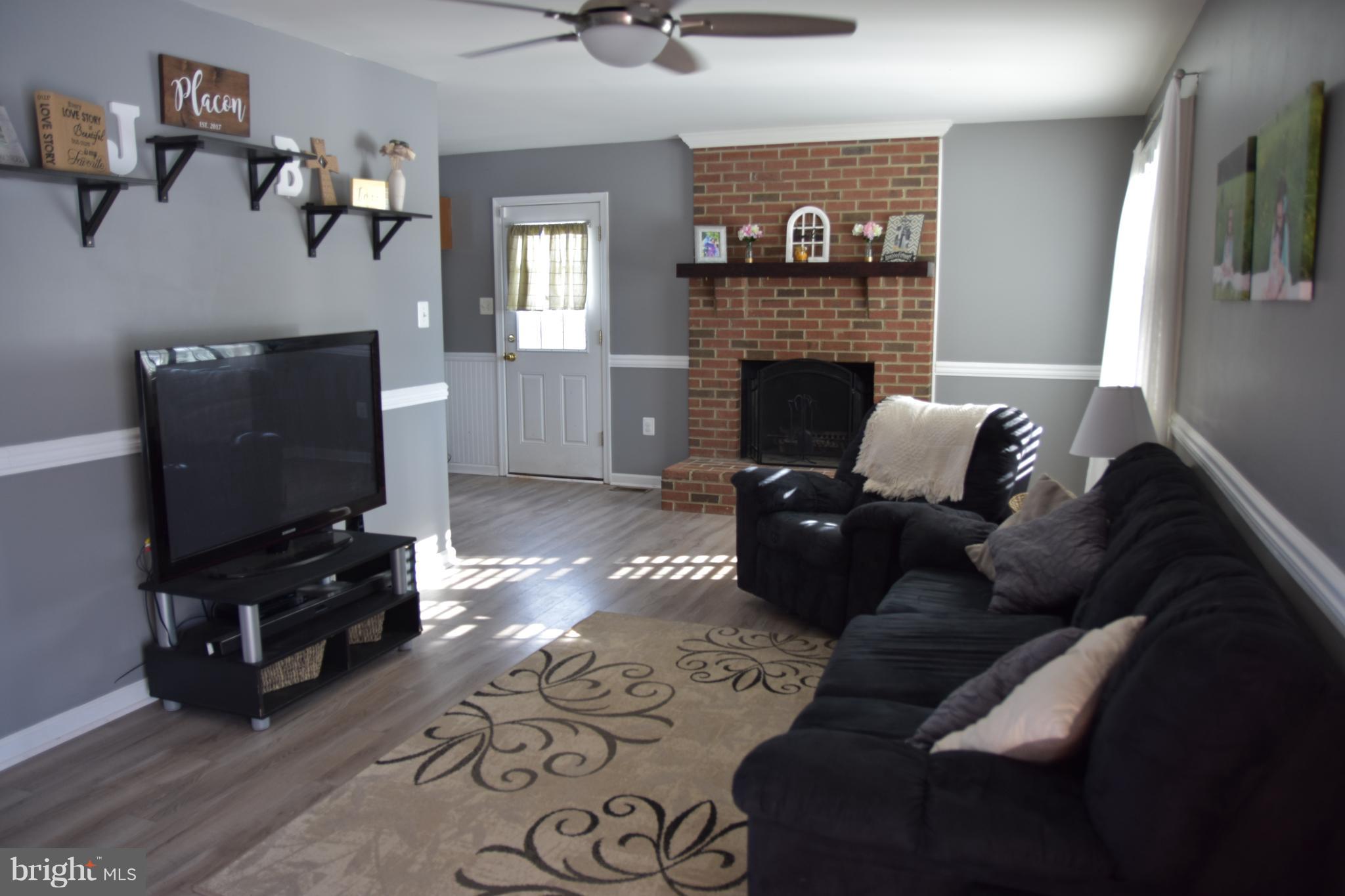 10043 Meetze Road Midland, VA 22728 - Photo 2 of 39 Living room looking right from front door