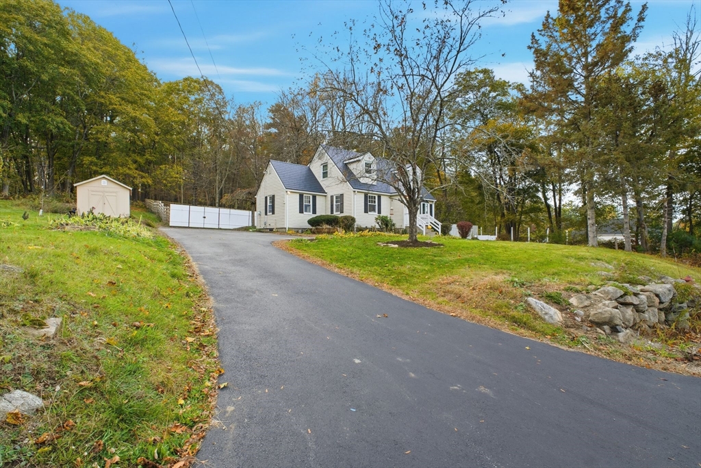18 Mumford Road Sutton, MA 01590 - Photo 2 of 41 Gallery Image 2
