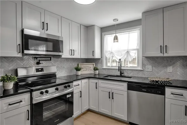 $275,000 | 4385 Twilight Lane, Hamburg, NY 14075